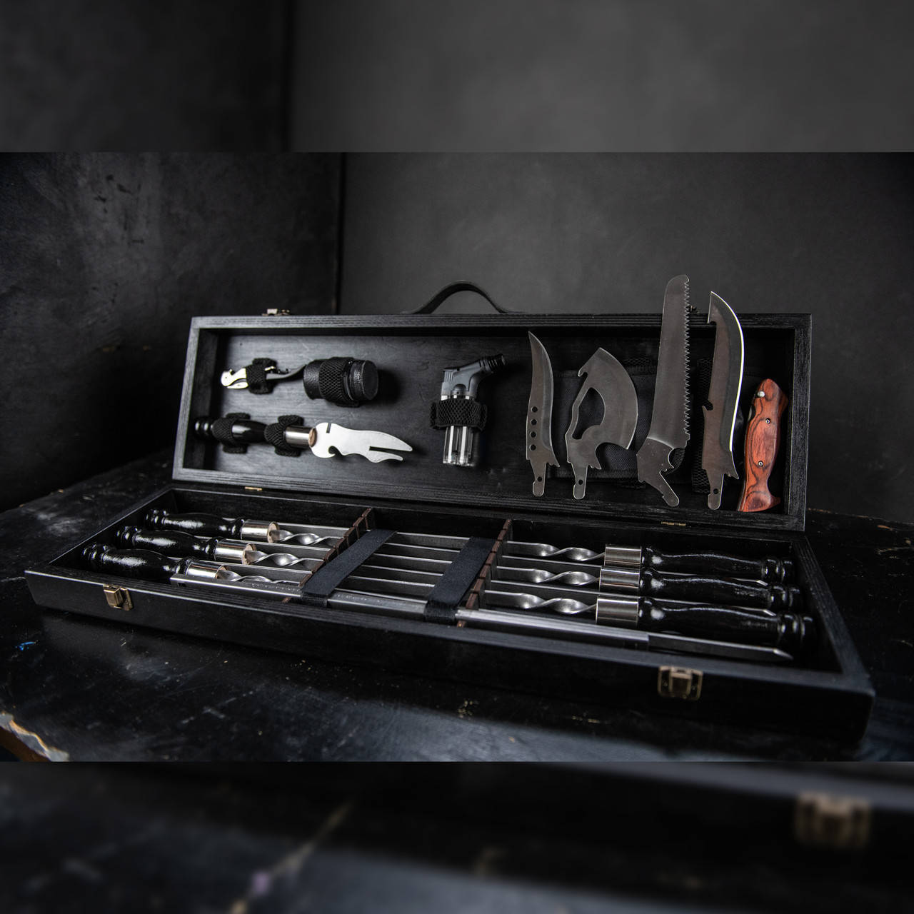 

Шашлычный набор, подарок мужчине, мужу, другу, шефу "Grills L черный"