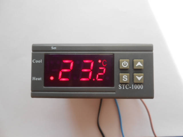 

Терморегулятор STC-1000 (2 реле - нагрев и охлаждение). -50.0 --- +99.0°C, 220VAC/10A+10A.