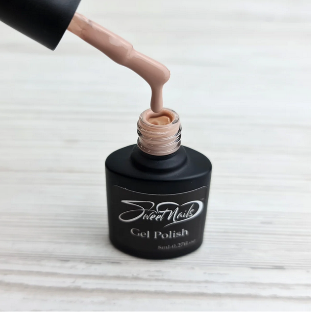 

Гель лак для ногтей Sweet Nails нежно бежевый №98 8мл