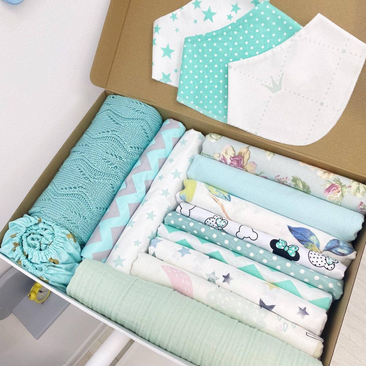 

Подарочный набор из пеленок и пледа универсальный №7, Разные цвета