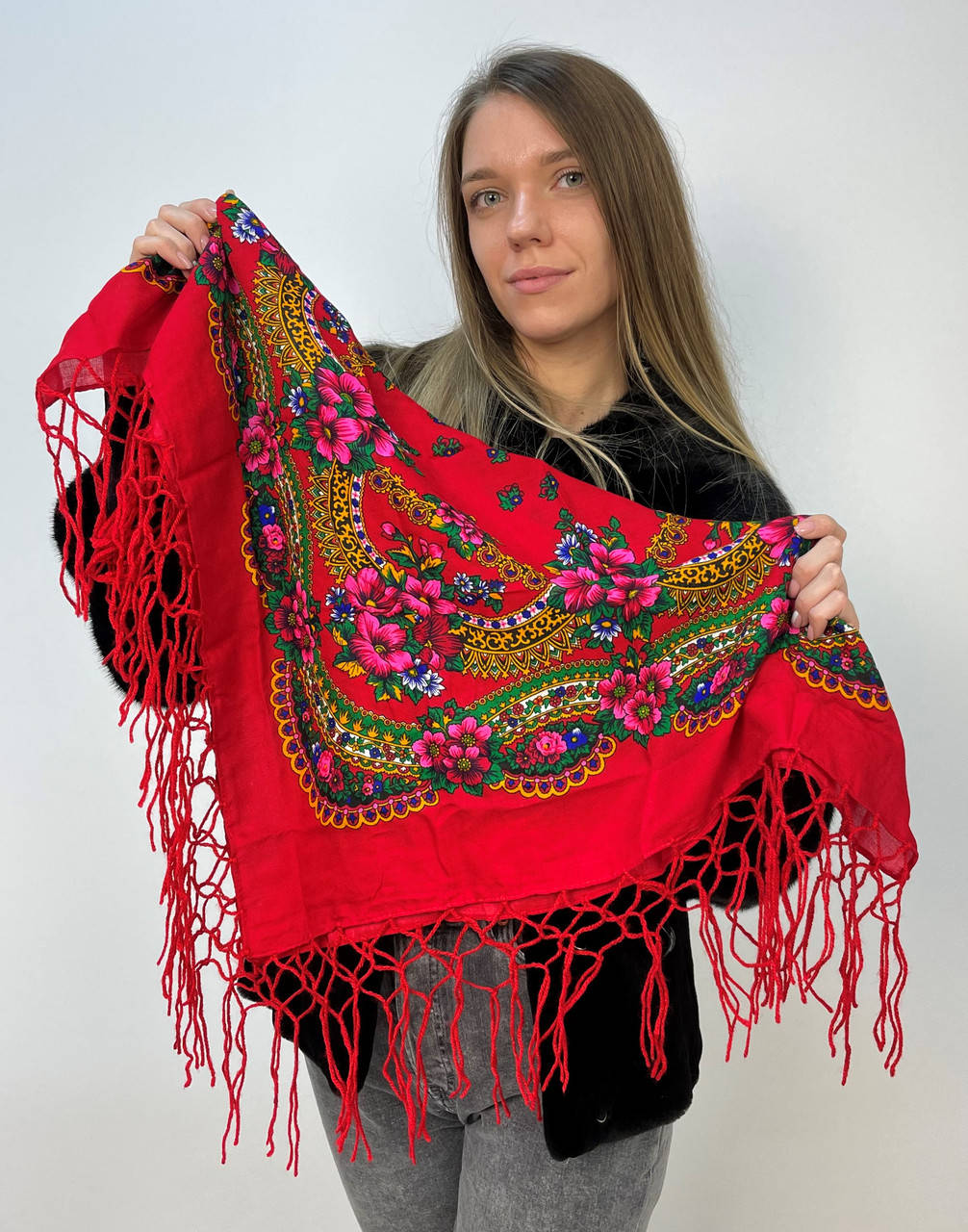 

Красный платок с народным орнаментом и бахромой (80х80), Япония