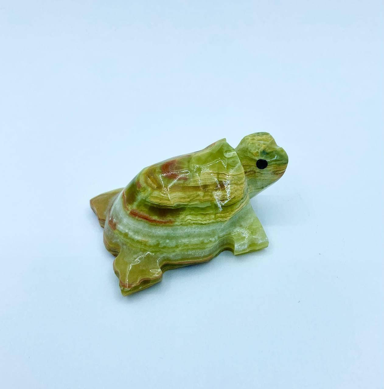 

Статуэтка фэн шуй - черепаха денежная из натурального камня оникс, высота 2 см., длина 5,5 см