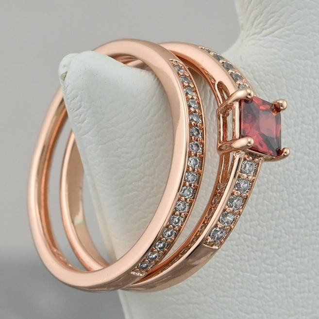 

Кольцо двойное Xuping 30100 красные фианиты ширина 6 мм позолота РО размер 19