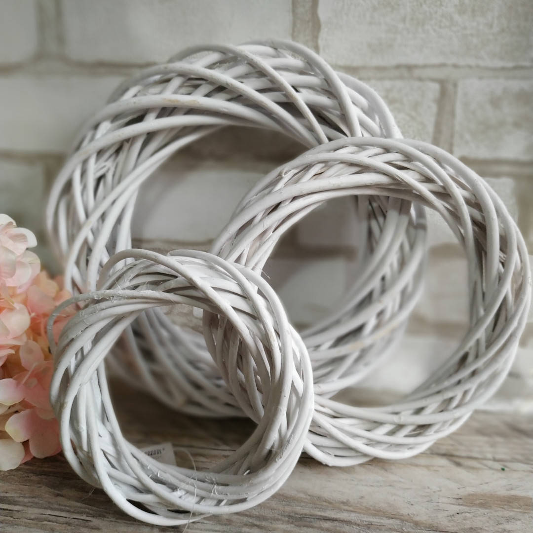 

Венок для декора из лозы, белый d-25 см