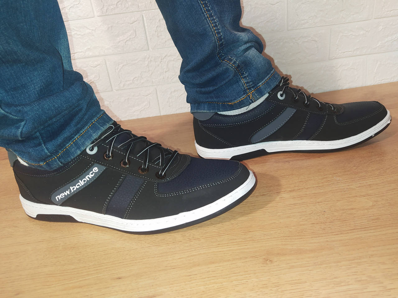 

Мужские кроссовки чорные на белой подошве, Черный