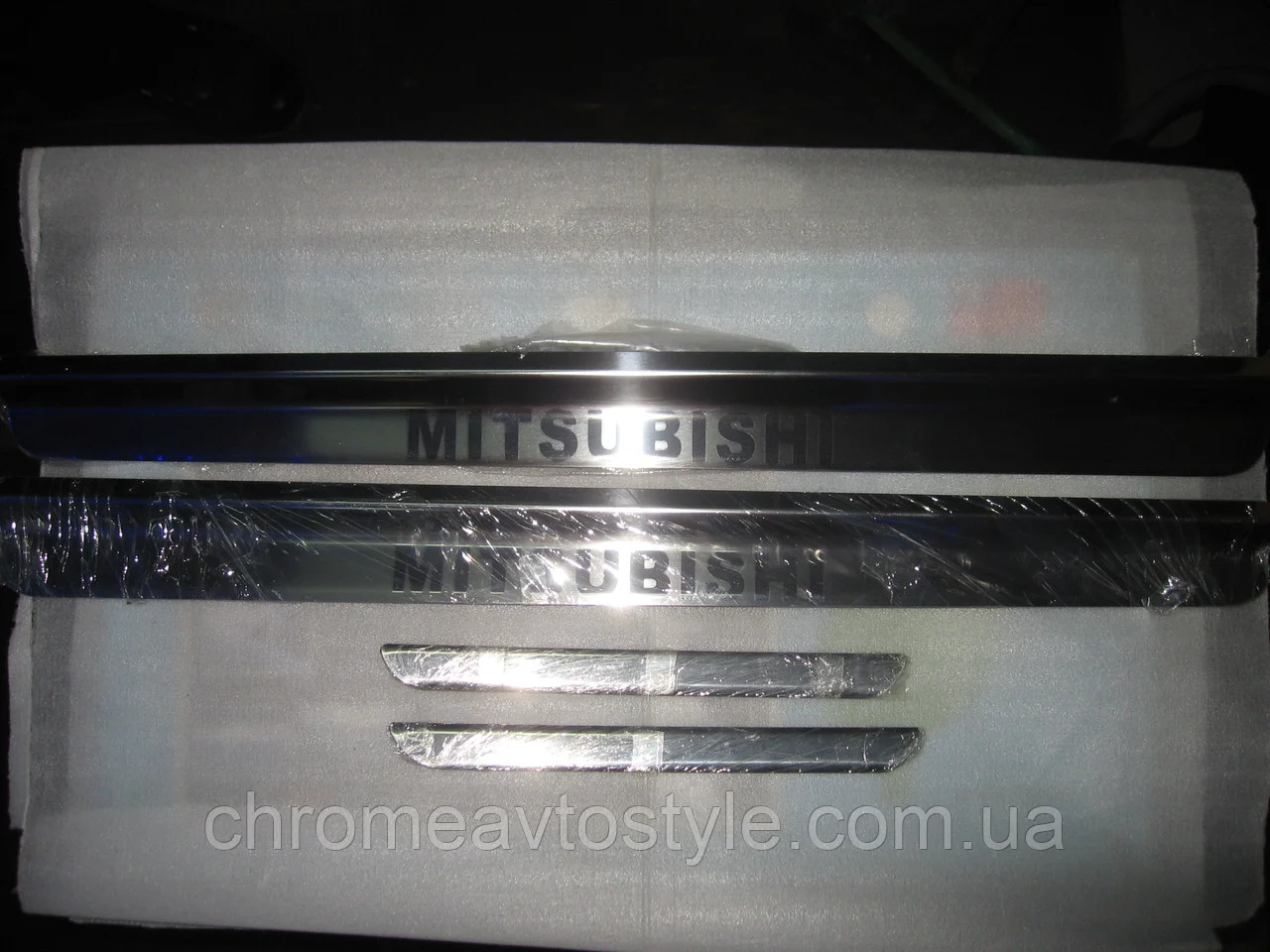 

Накладки на пороги Mitsubishi Pajero Sport 1997-2008