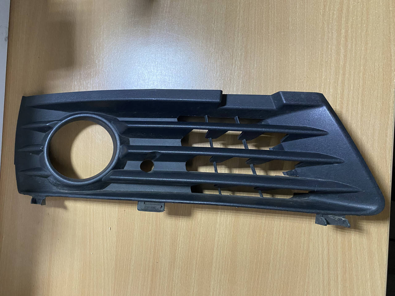 

Решетка бампера правая Opel Zafira B 13124990, Черный