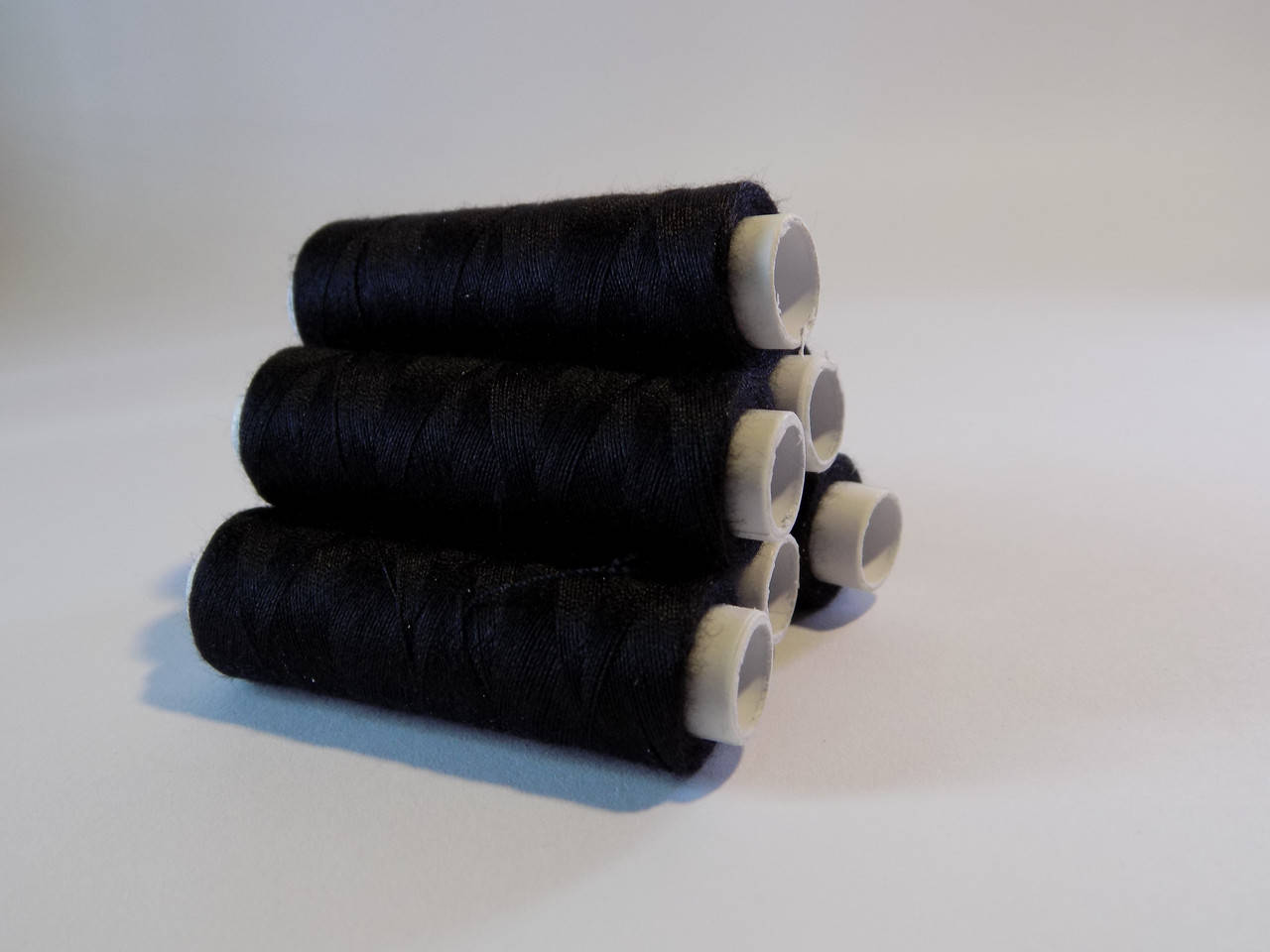 

Нитки полиэстер Черные, Черный