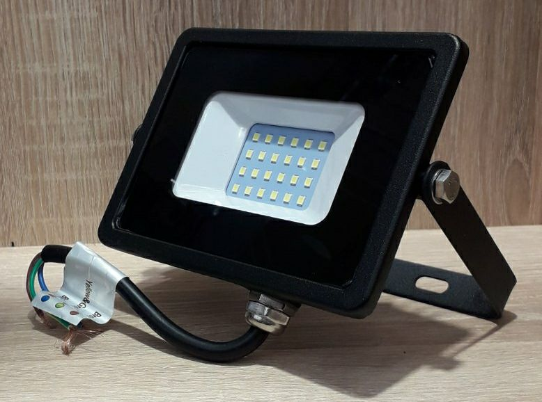 

Светодиодный LED прожектор 30W 6400K IP65 Feron LL-993 черный