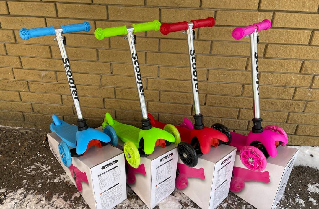 

Самокат трехколесный Scooter MG002А Светящиеся колеса 2-7 лет