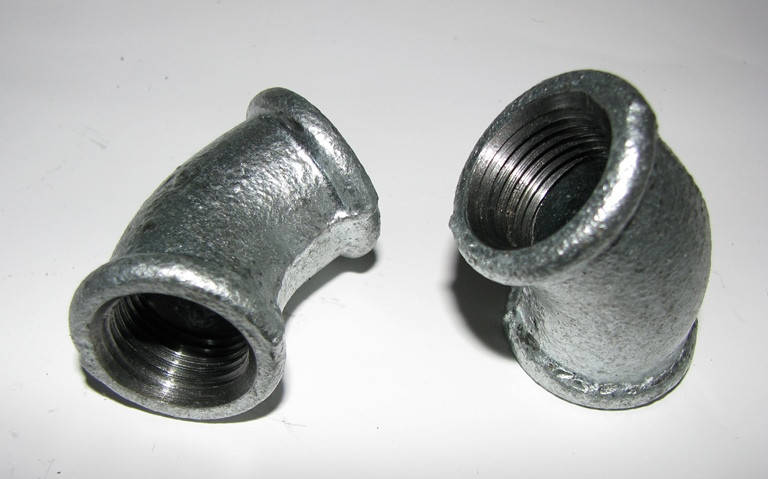

Угол 45° оцинкованный ВВ 1/2" Hydro-T, Светло-серый