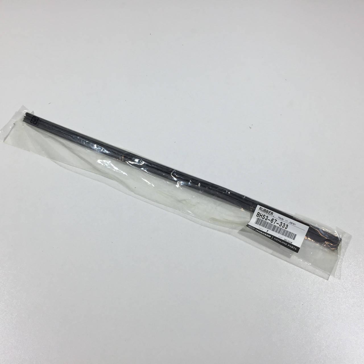 

Резинка щётки стеклоочистителя правая Mazda BHS367333