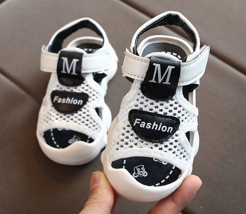 

Босоножки M Fashion белые, розмір 26
