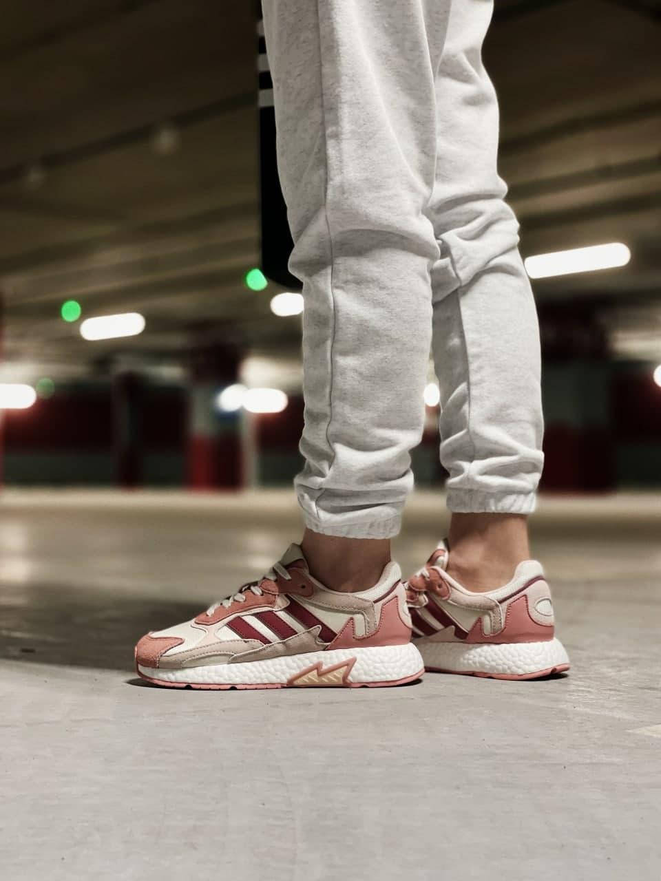 

Кроссовки Adidas TRESC Run, Розовый