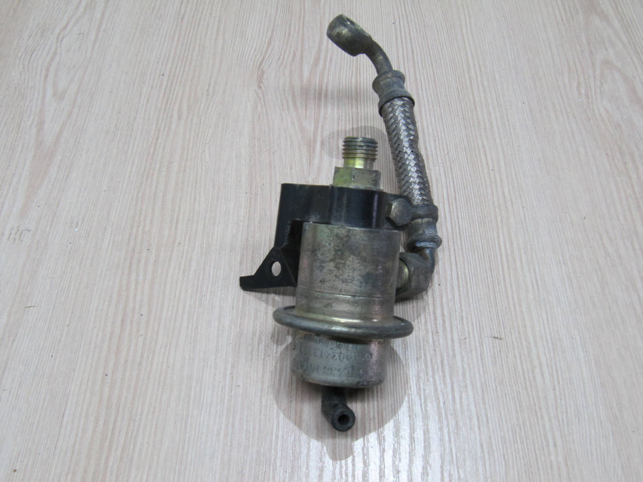 

Регулятор давления подачи топлива Ауди Audi 80 100 Оригинал Bosch 0 438 161 016 (034 133 534 F)