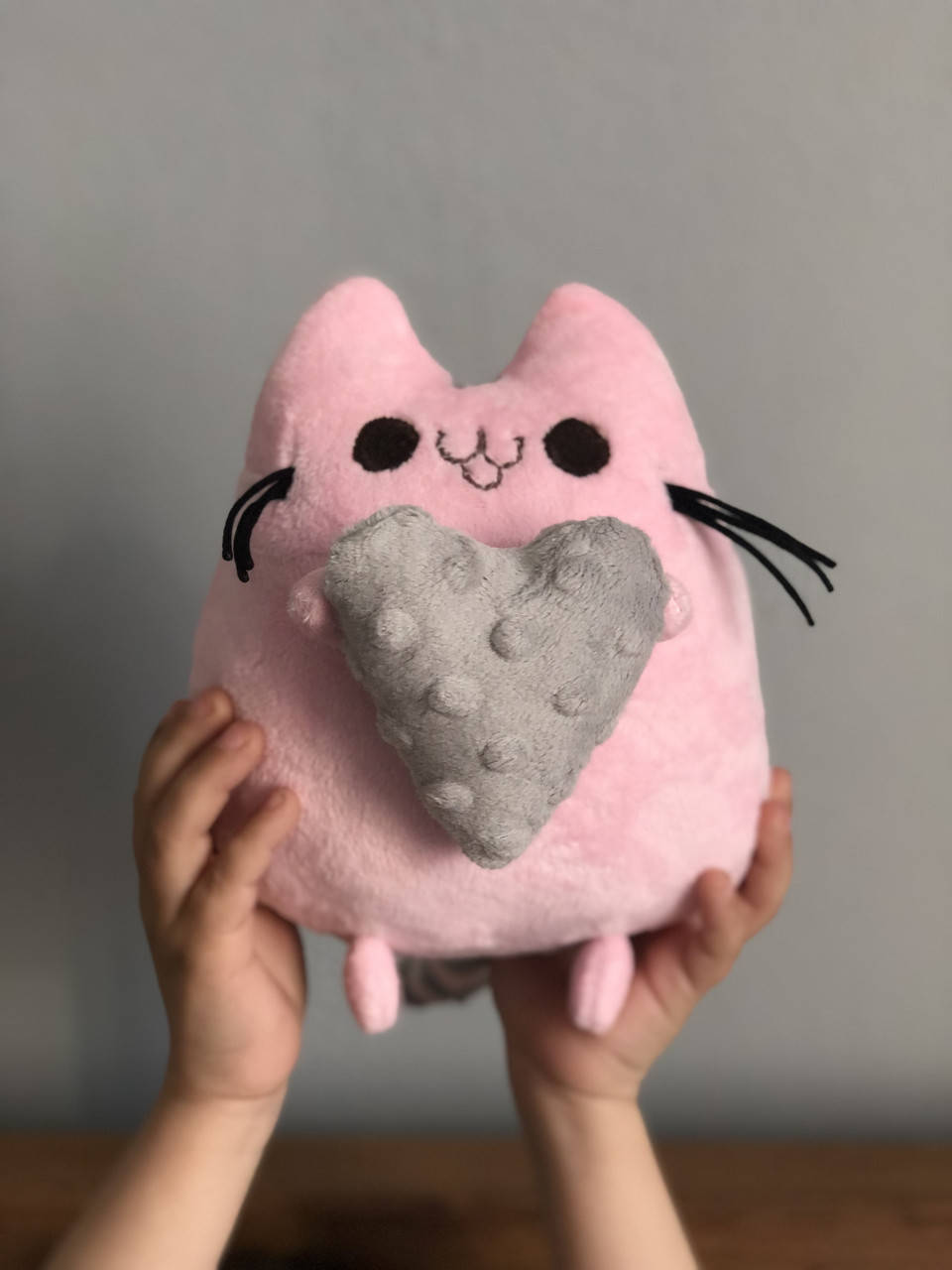 

Кот Пушын розовый, мягкая игрушка ручной работы, 16см*14см.