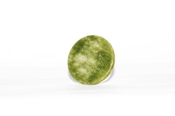 

Нефритовий камінь для клею