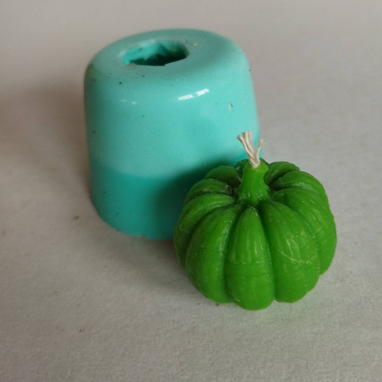 

Форма тыква силиконовая для свечей или гипса 5 см