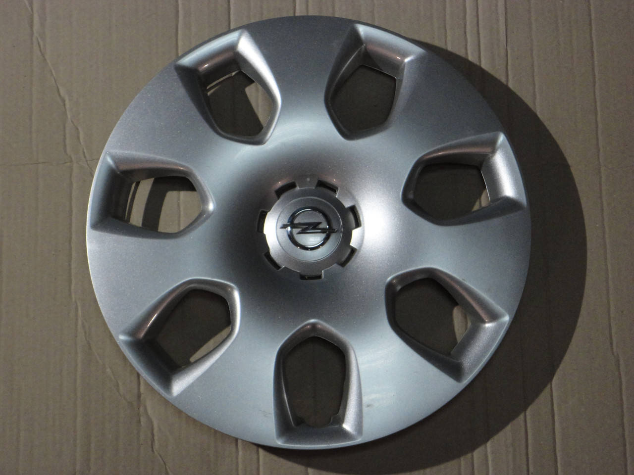 

Оригинальные колпаки на Opel (Опель) R16 Оригинал 13267802 AABA GMT261