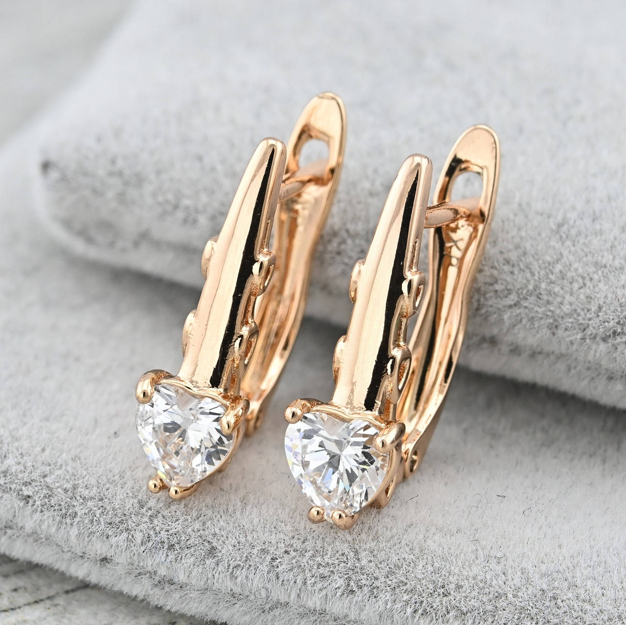 

Серьги Xuping 35534 размер 17х5 мм белые фианиты вес 2.4 г позолота 18К