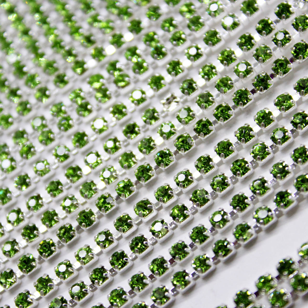 

Стразовая цепь ss6(2mm) высокого качества, Peridot 1м