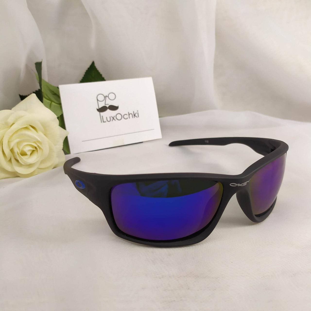

Спортивные солнцезащитные очки Oakley