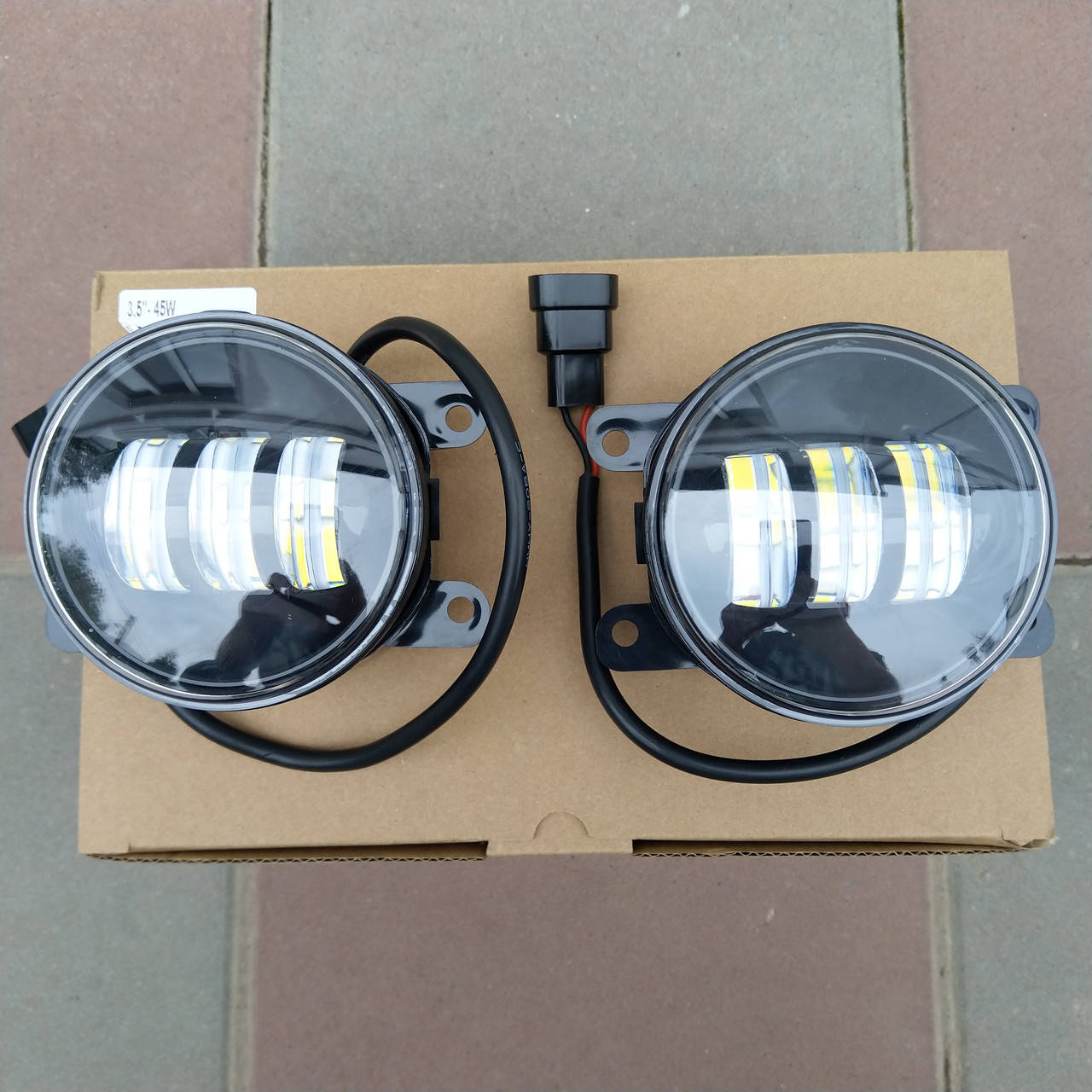 

Противотуманные Led фары 45Watt. Рено Меган,Рено Сандеро,Дастер штатные противотуманки , Цена за пару.