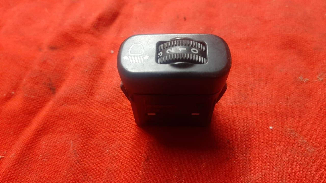 

Б/у Регулятор коректора фар 9065440131 Mercedes Sprinter/ Мерседес Спинтер