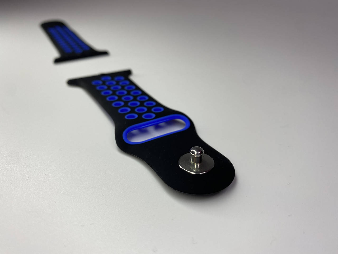 

Ремешок для Apple Watch 42mm/44mm в стиле Nike Sport Band браслет черный с синим
