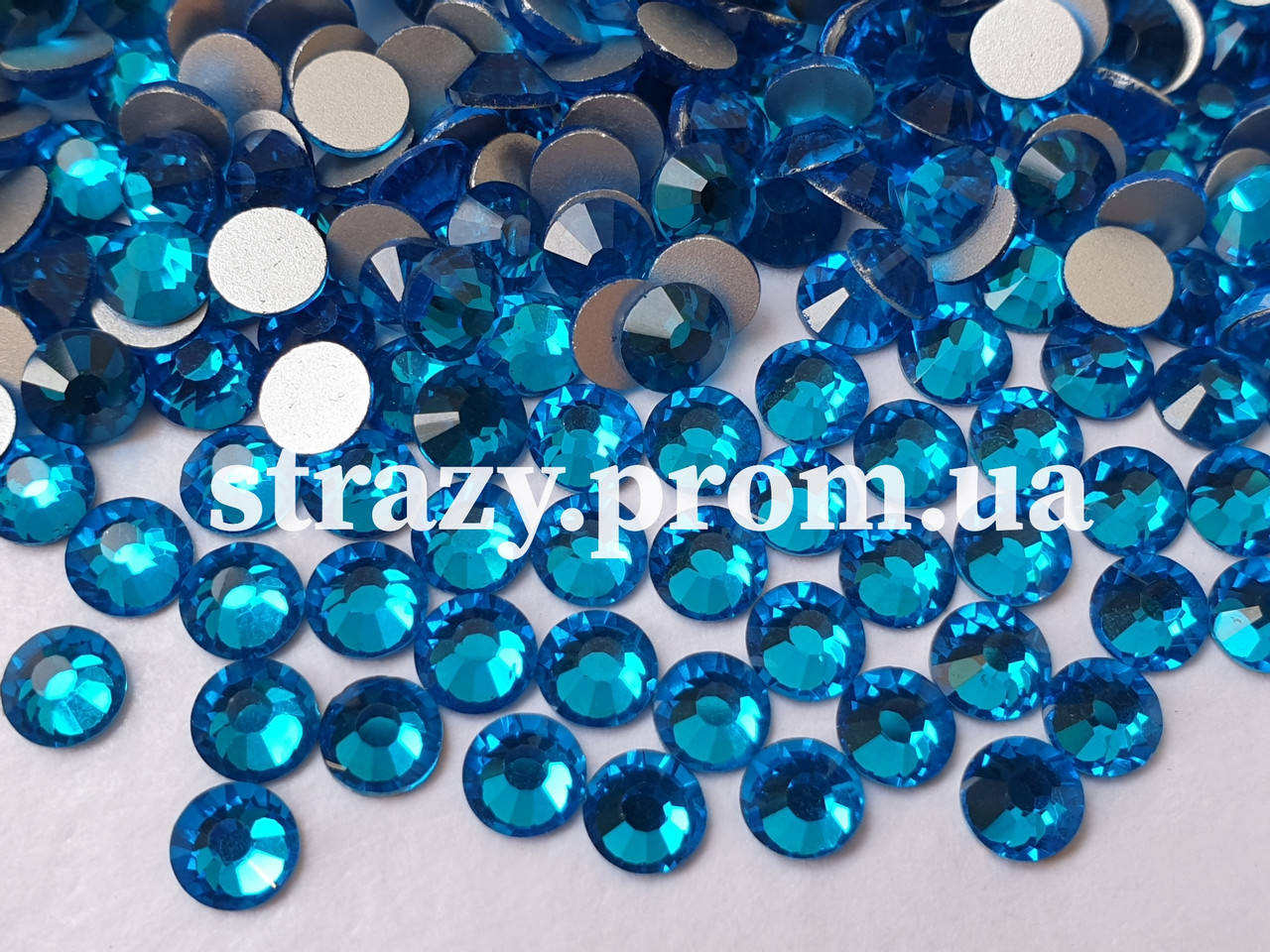 

Стразы Lux ss16 Capri Blue (4.0mm) 100шт