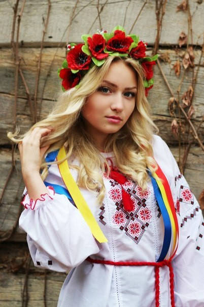 

Віночок зі стрічками "Маки"