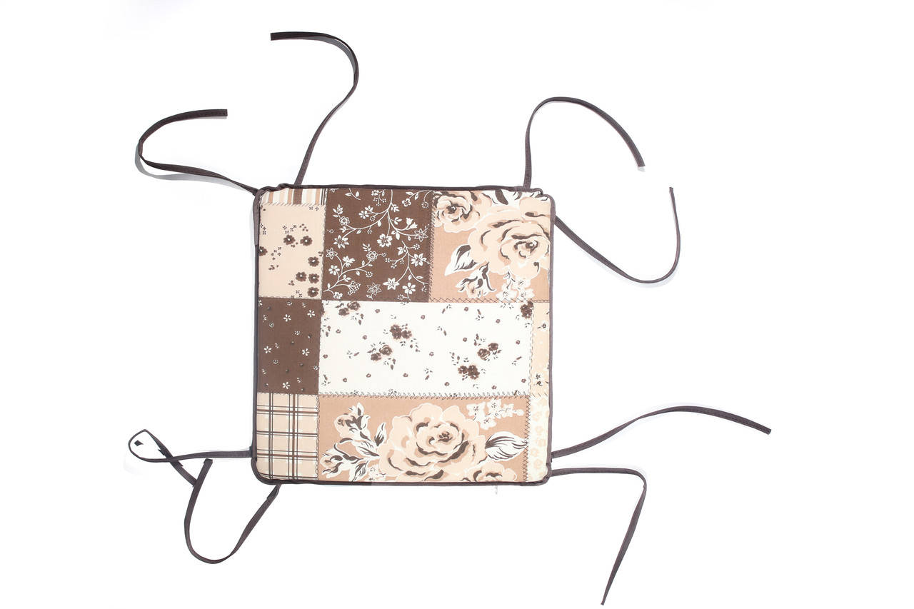 

Подушка на стул (33*33*3)