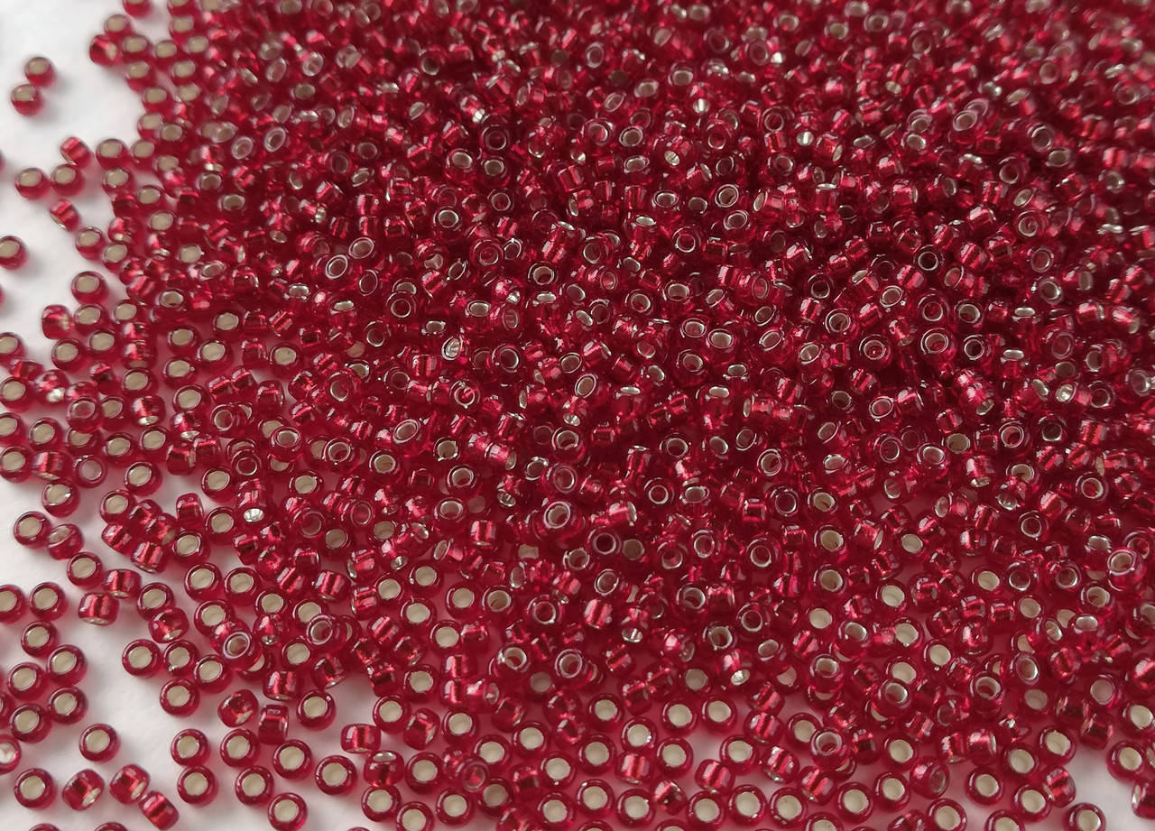 

Мiyuki 15/0 круглий 0011D - Silver Lined Dark Ruby