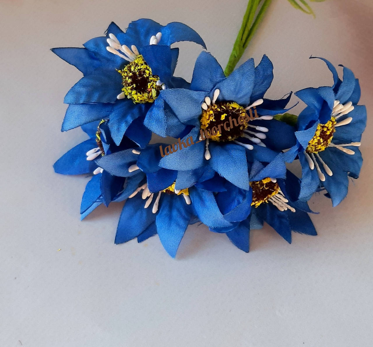 

Квіти з серединкою синій
