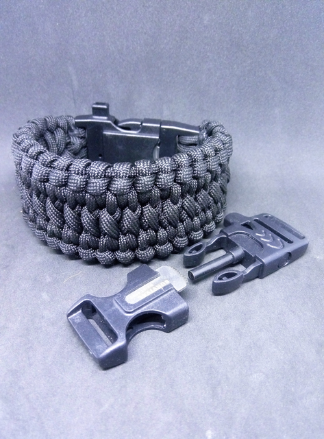

Браслет выживания из паракорда 4 в 1, "Darth Vader Knot"