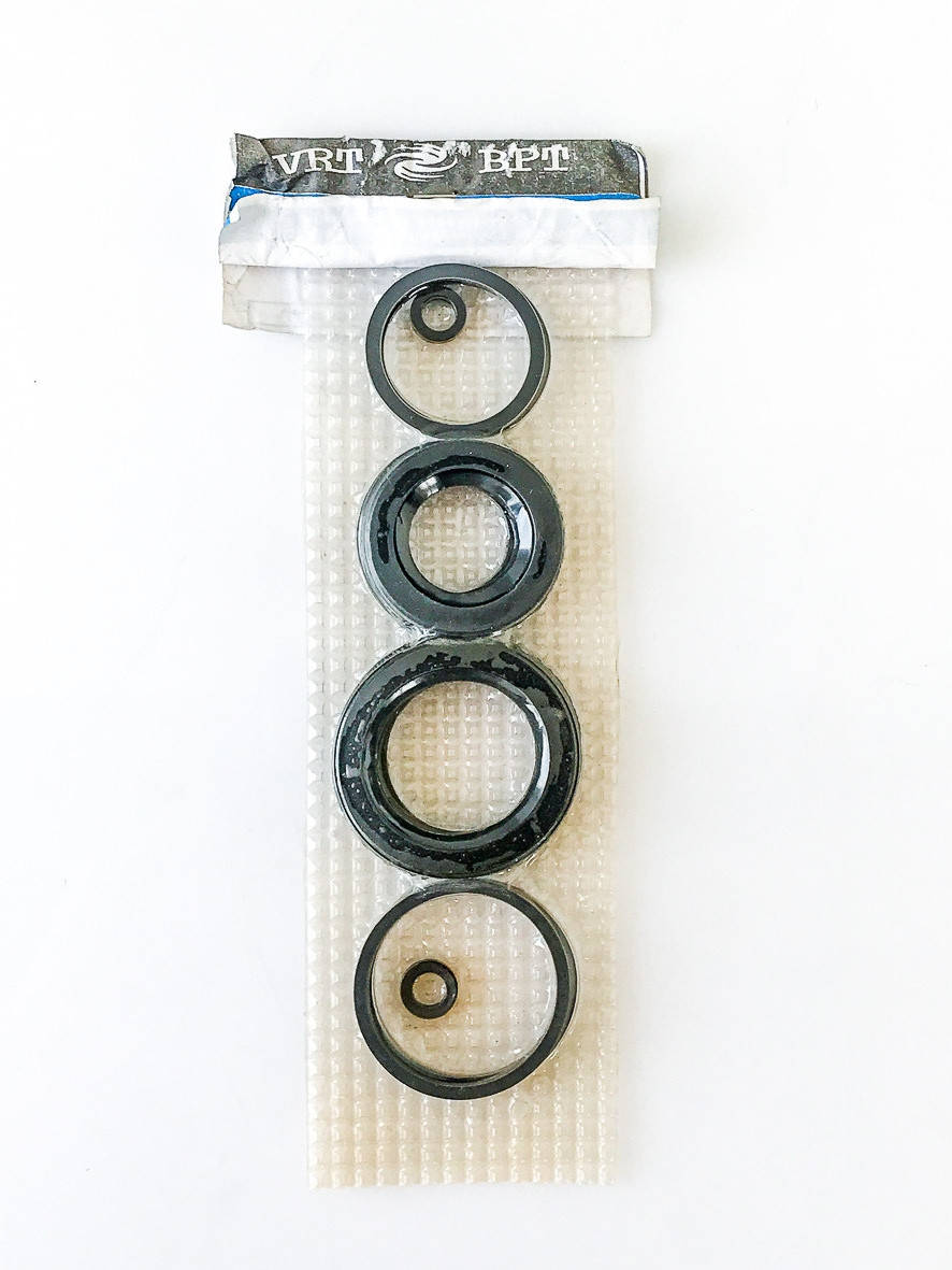 

Ремкомплект суппорта переднего тормоза манжеты Москвич 412, 2140 (412-3501071/72)