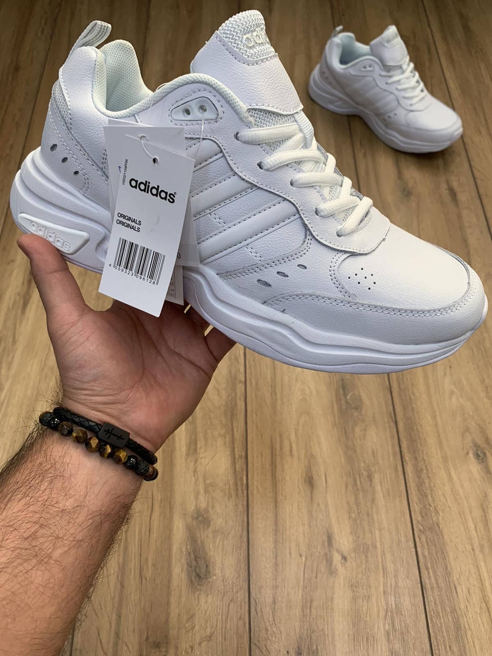 

Кроссовки мужские белые кожаные adidas 43, Белый