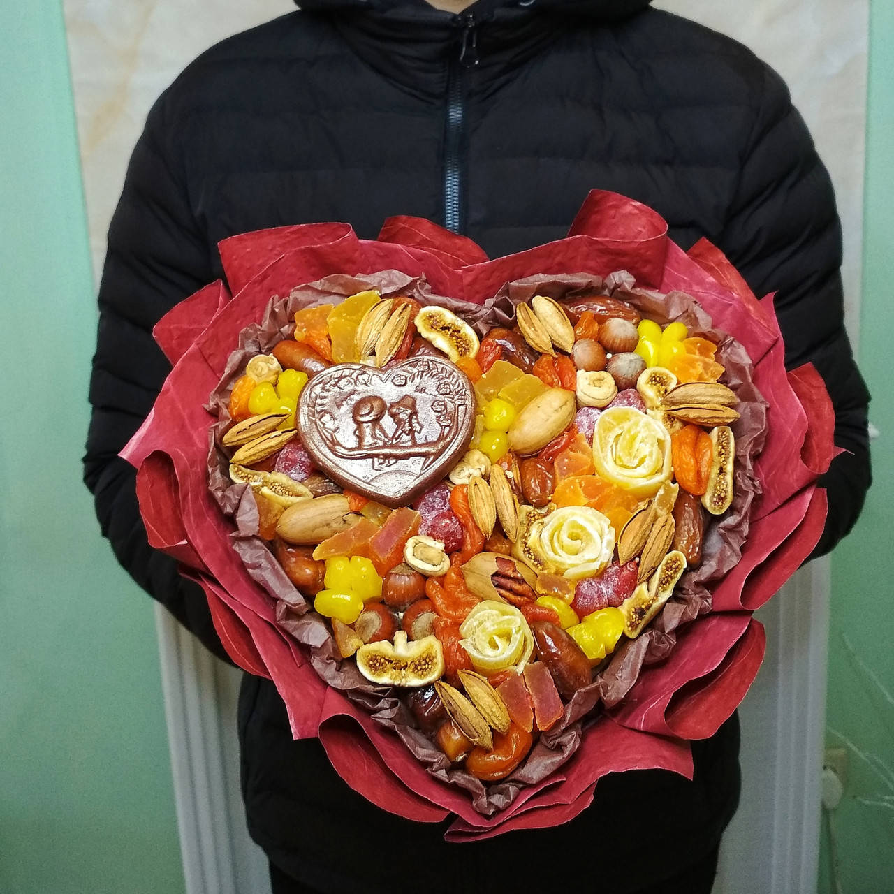 

Букет с сухофруктамы шоколадом, орехами, Разные цвета