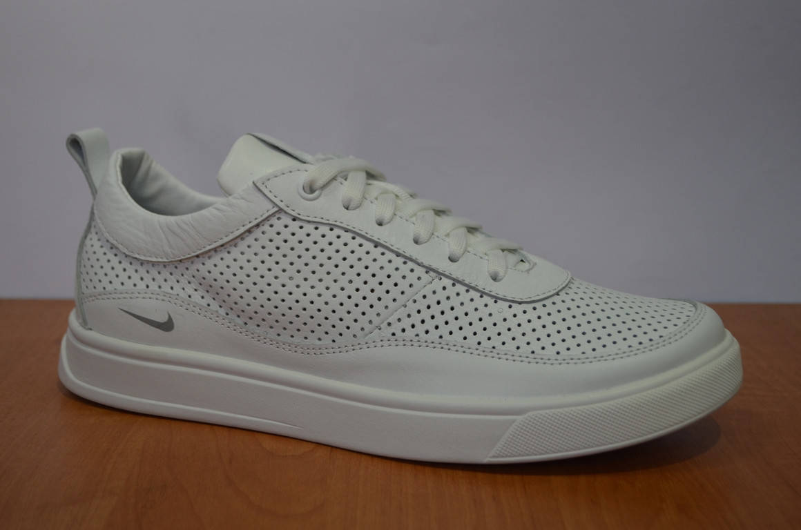 

Перфорированные кроссовки.Летние кеды Nike. размеры с 38 по 45., Белый