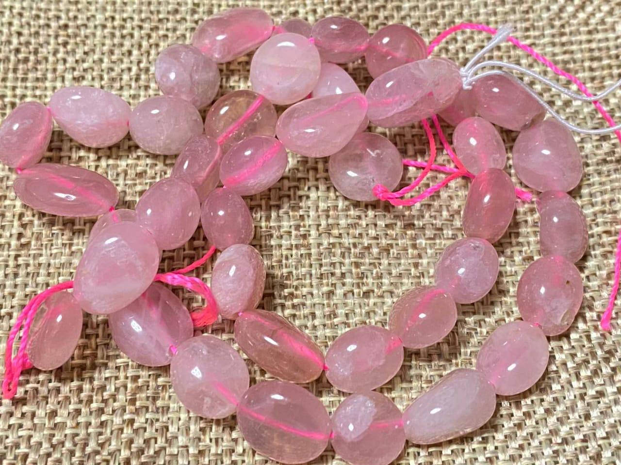 

Бусины Розовый кварц галтовка на нитке d-8х10мм(+-) L-37см