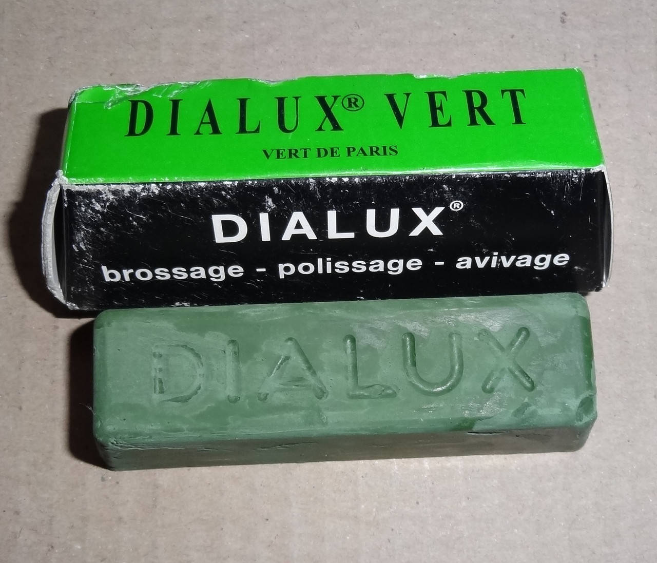 

Паста полировальная DIALUX зеленая(140г)