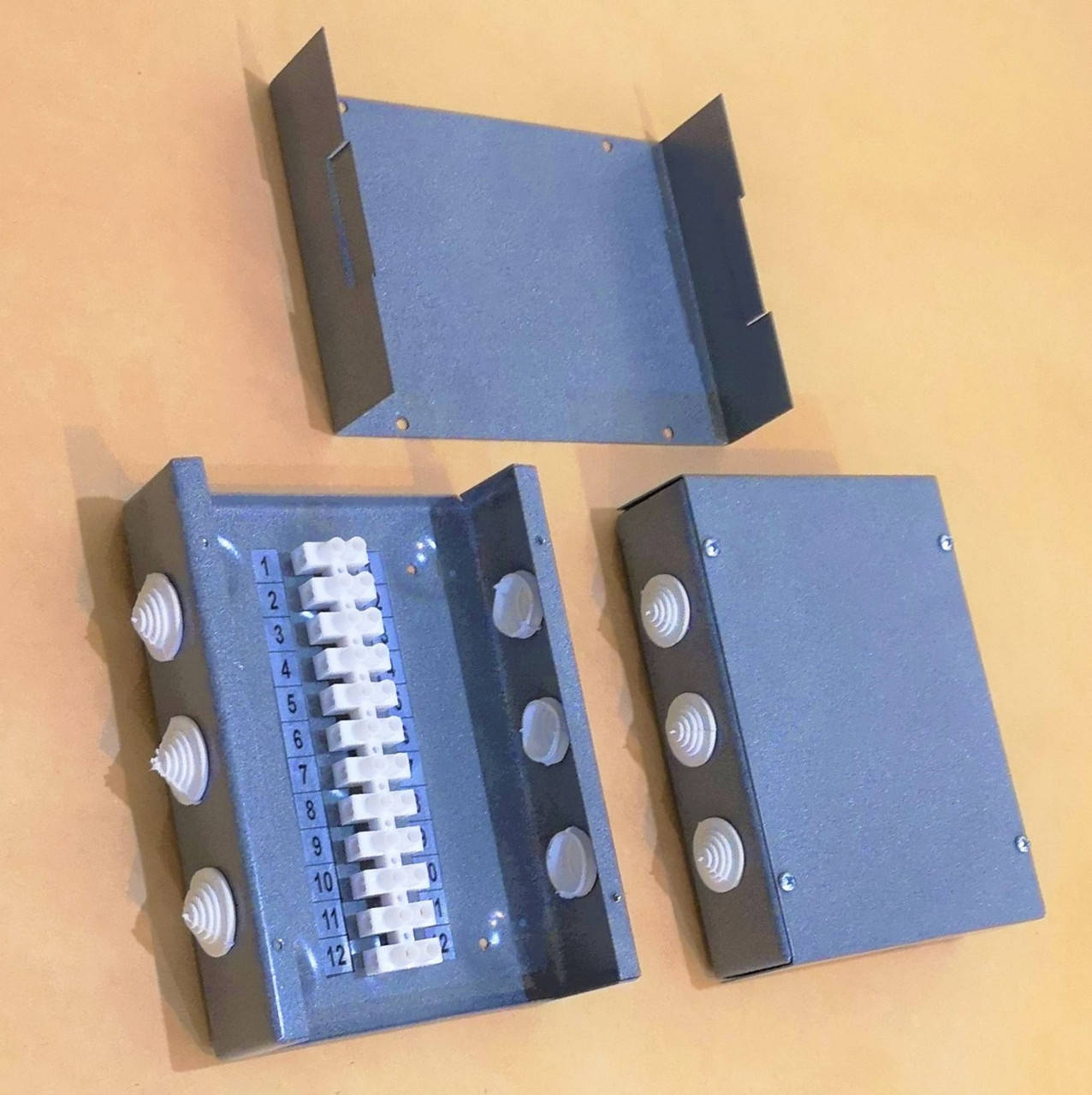 

Коробка соединительная КСК-12-10, IP20, 12 контактов, 10А, стальная, 170x125x45мм
