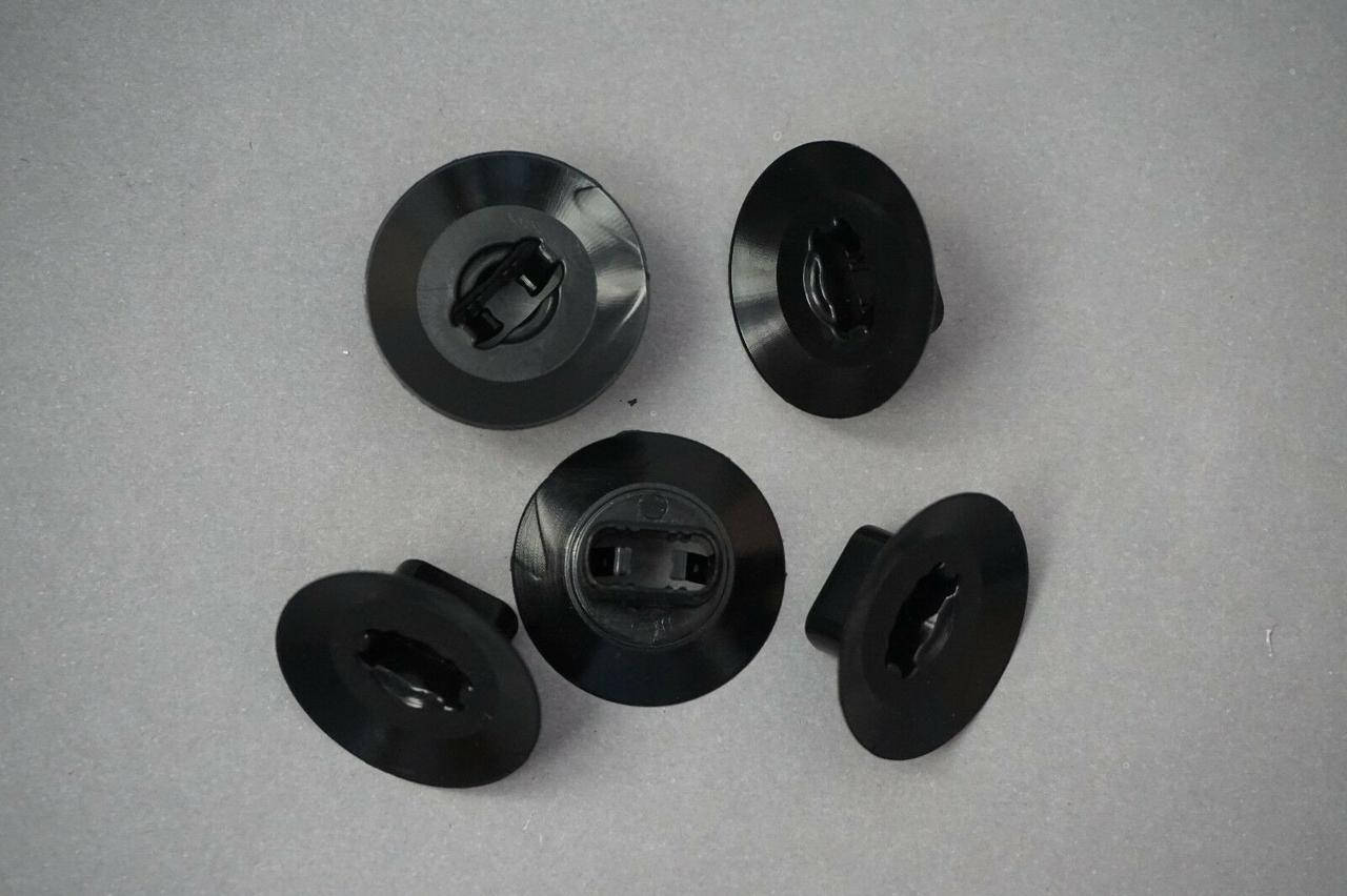 

Клипса переднего,заднего подкрыльника Dacia Renault 7703081056 Renault