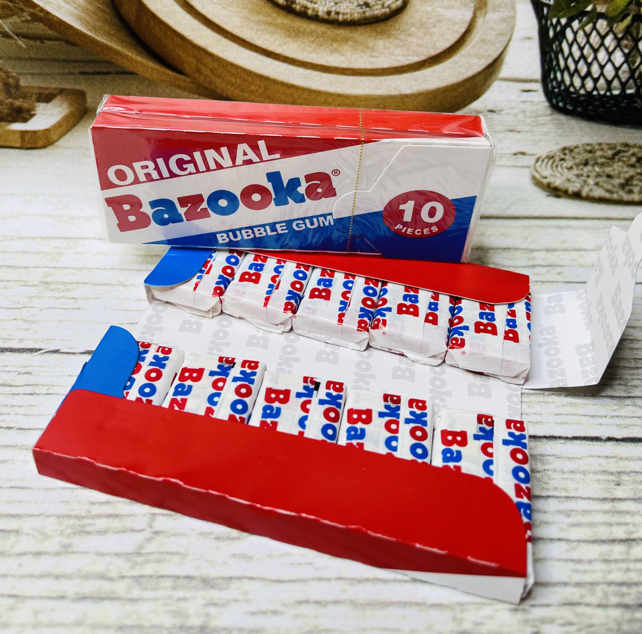 

Культовая американская жвачка с комиксами Bazooka Bubble Gum
