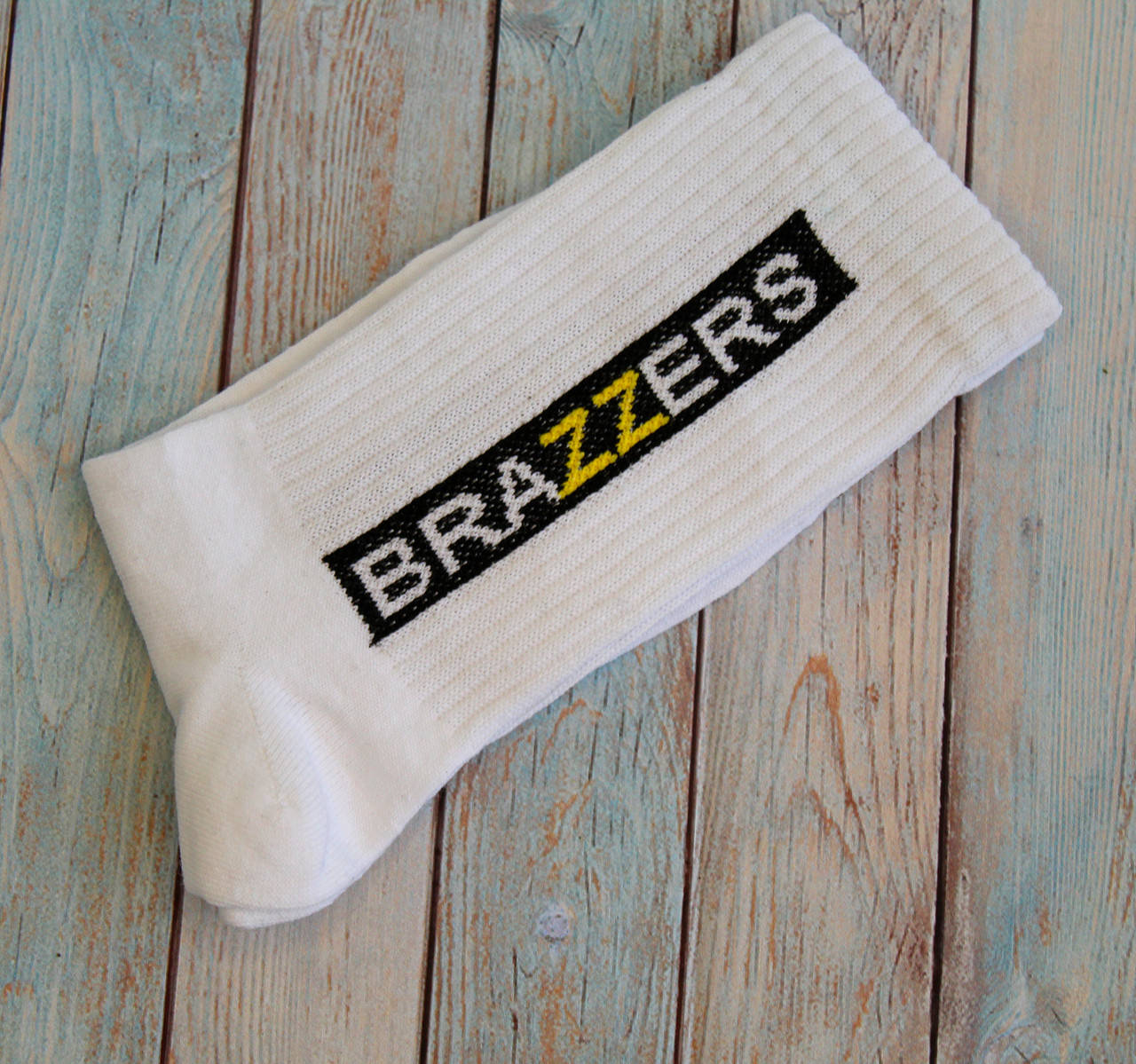 

Носки высокие с прикольным принтом Brazzers.