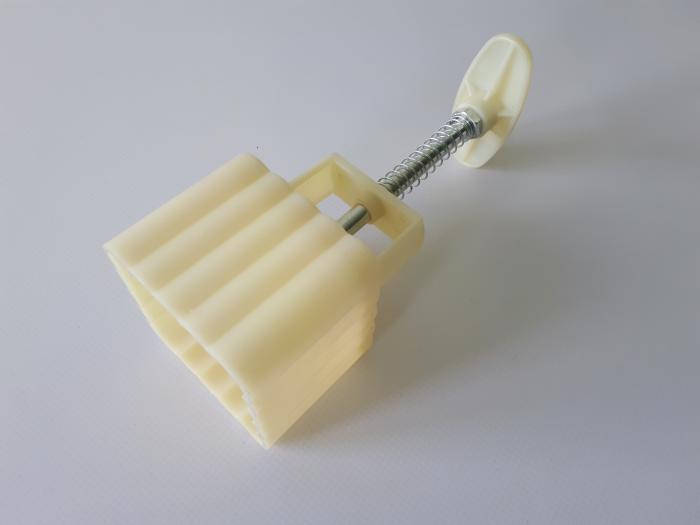 

Плунжер кондитерский для печенья и мастики пластиковый Цветок 5,8 * 5,8 cm