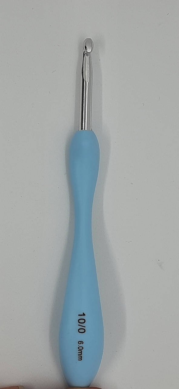 

Крючок для вязания металлический с изогнутой пластиковой ручкой №6