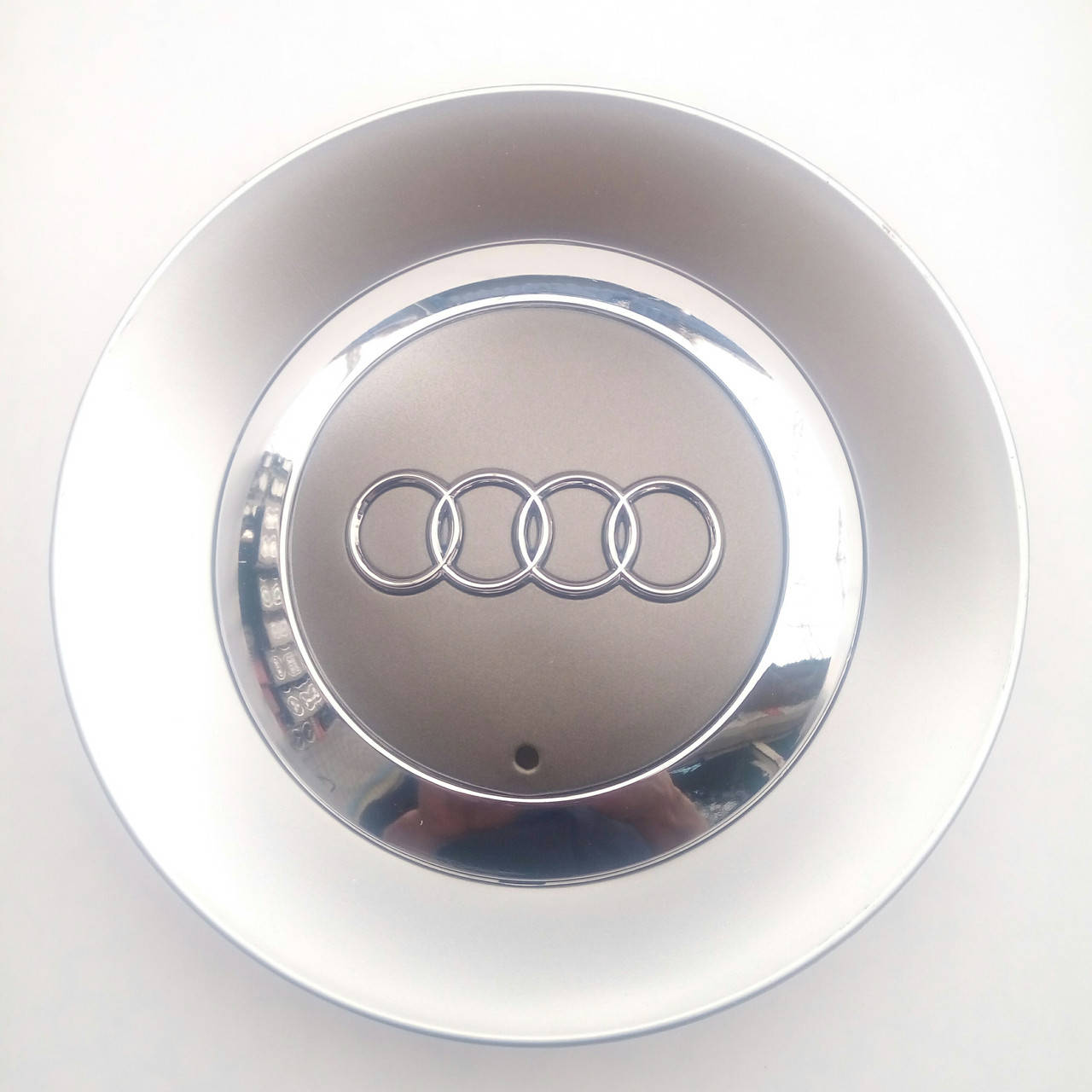 

Колпачок в диск Audi 8E06011657