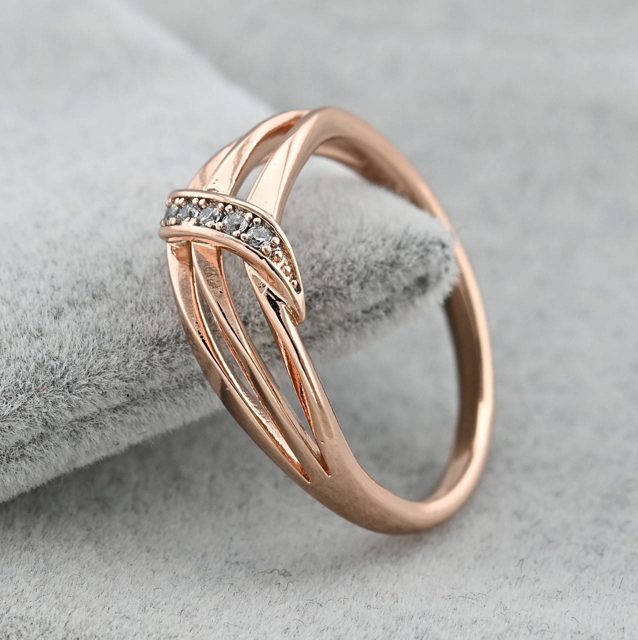 

Кольцо 36510 ширина 8 мм белые фианиты позолота РО размер 17