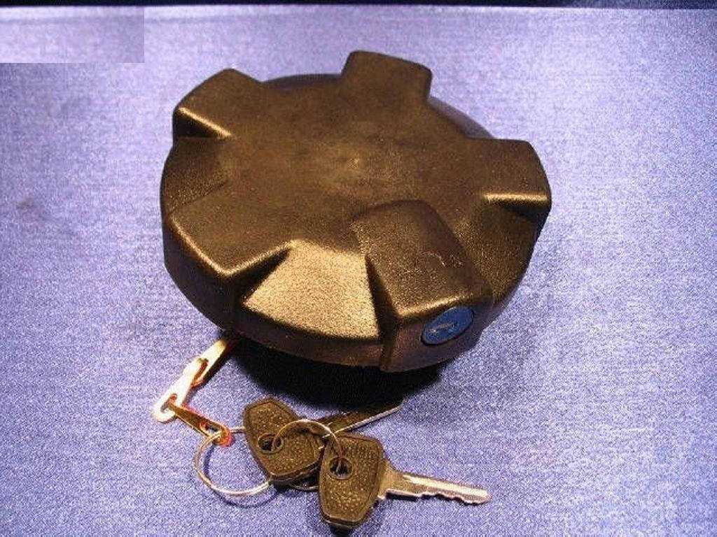 

Крышка топливного бака пластик D80MM ключ збоку+цепок